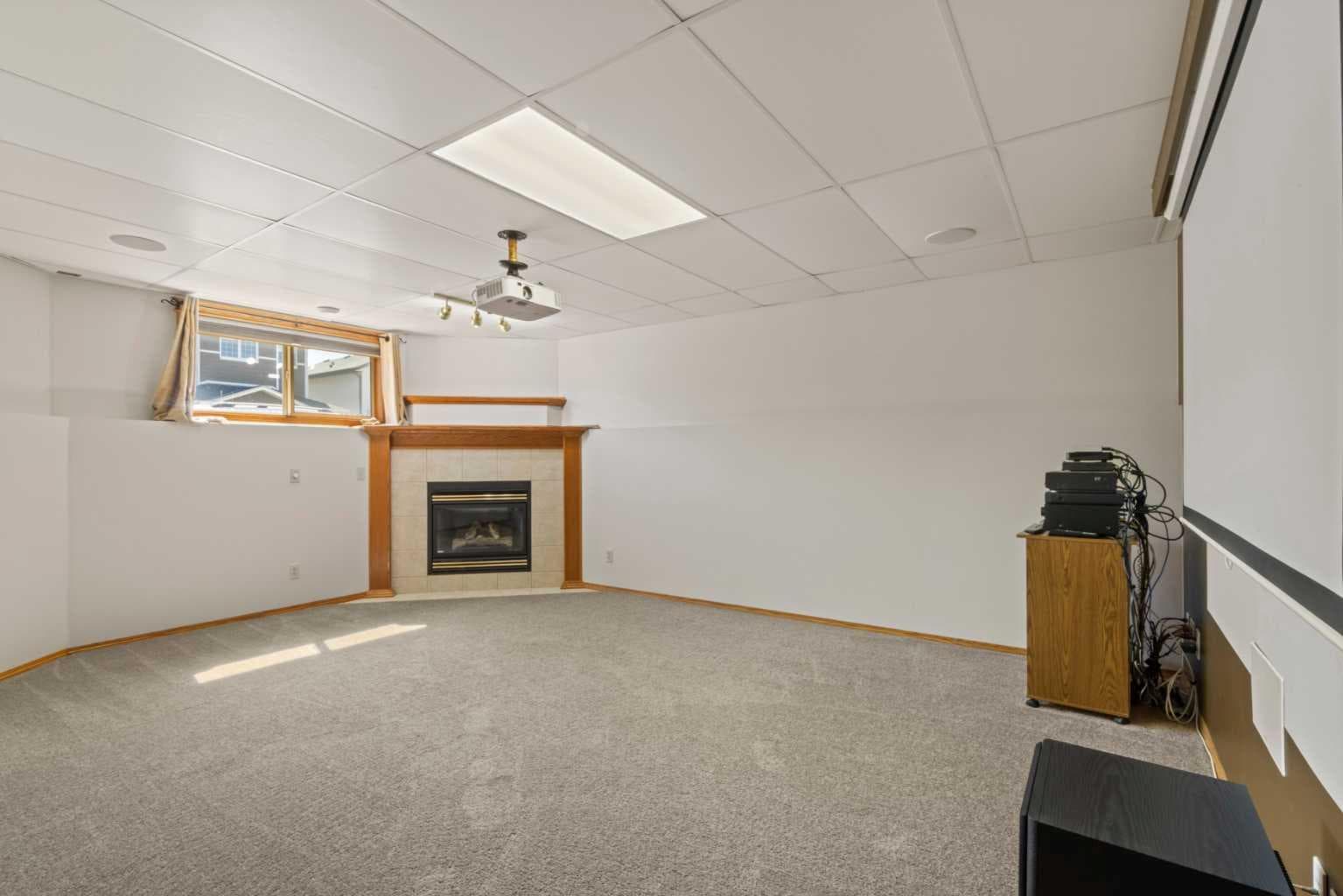 65 Canoe Circle SW