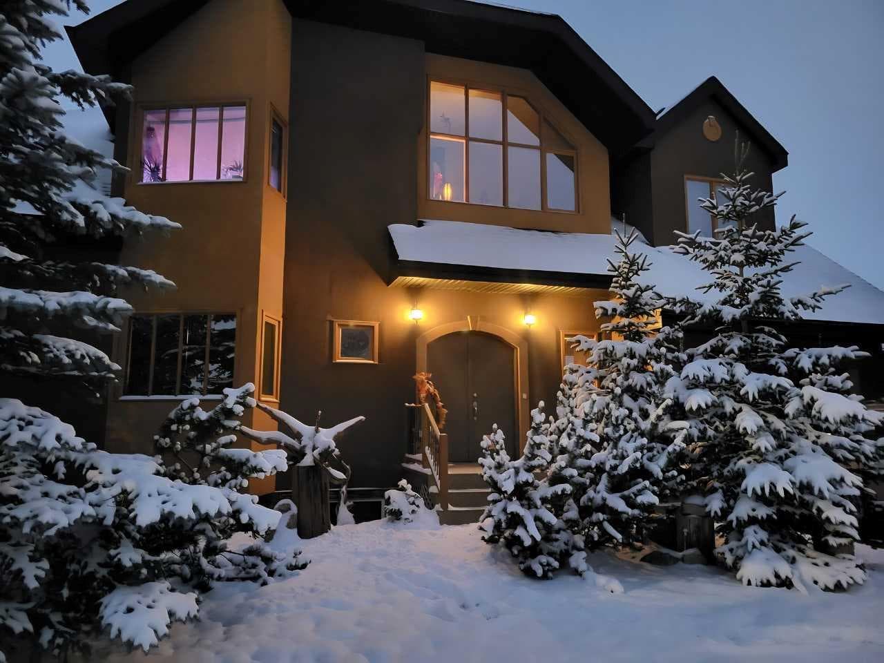 4643 29 Avenue NW