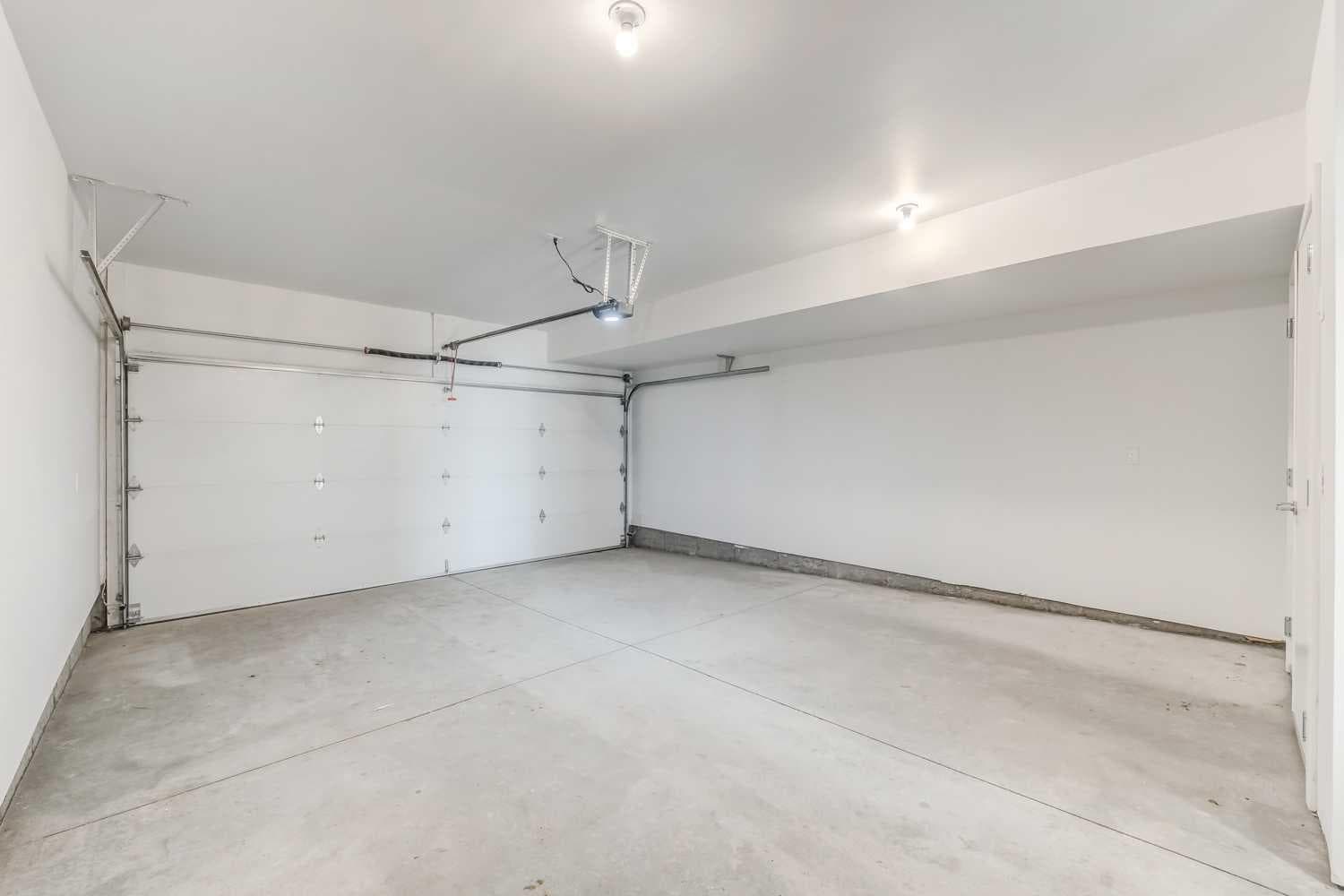 213, 857 Belmont Drive SW