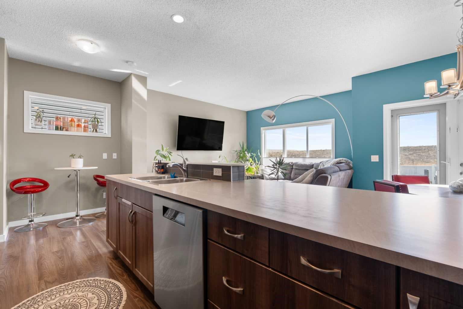 534 River Heights Crescent 