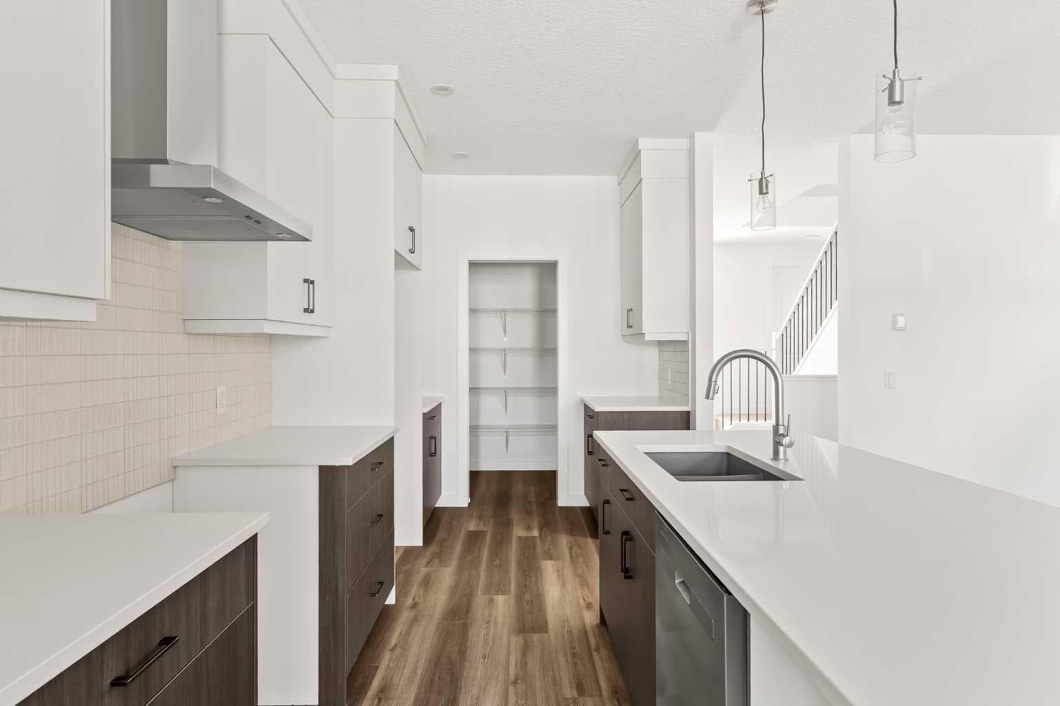 1133 Chinook Gate Bay SW
