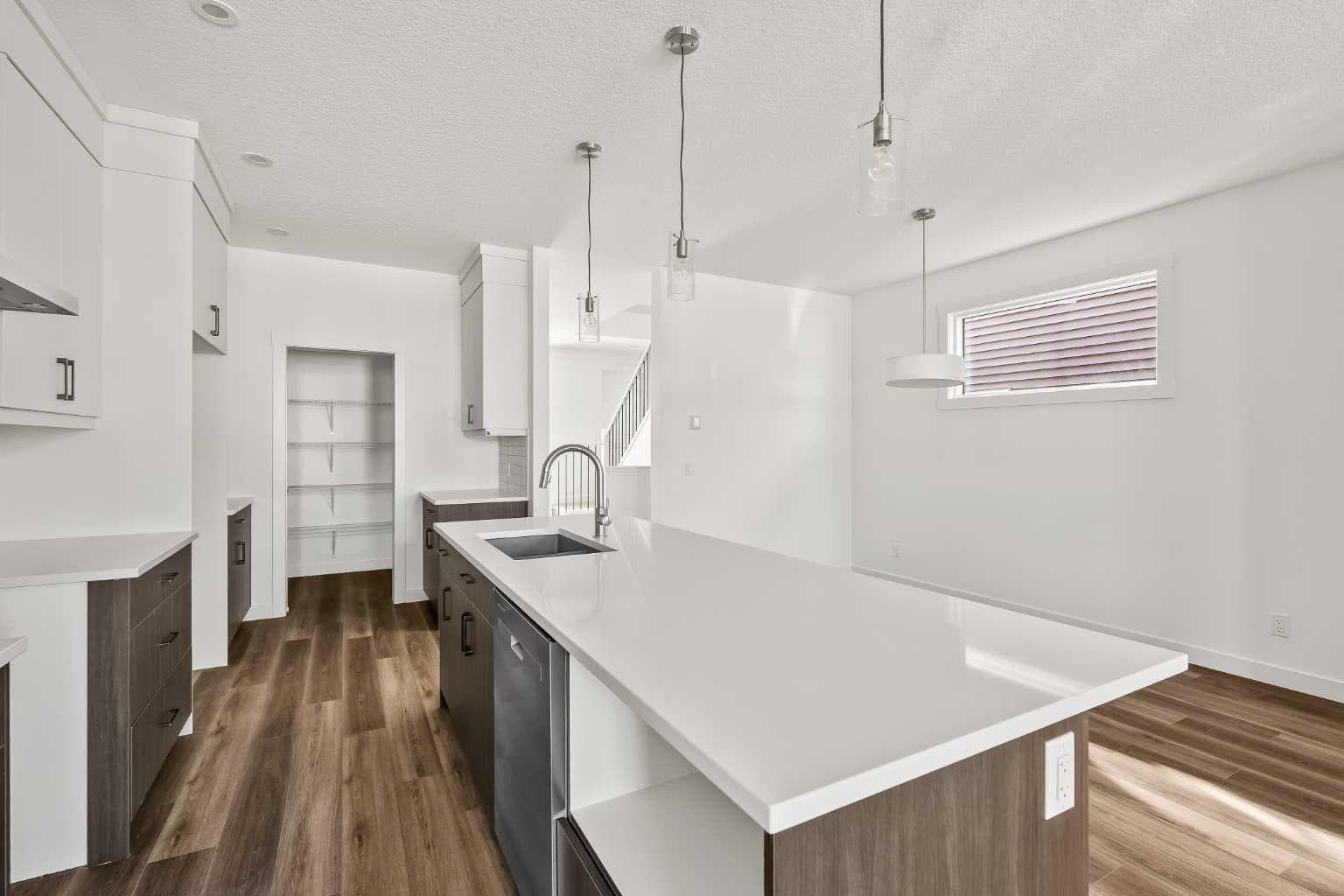 1133 Chinook Gate Bay SW