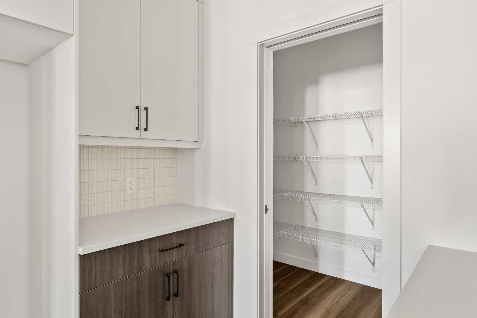 1133 Chinook Gate Bay SW