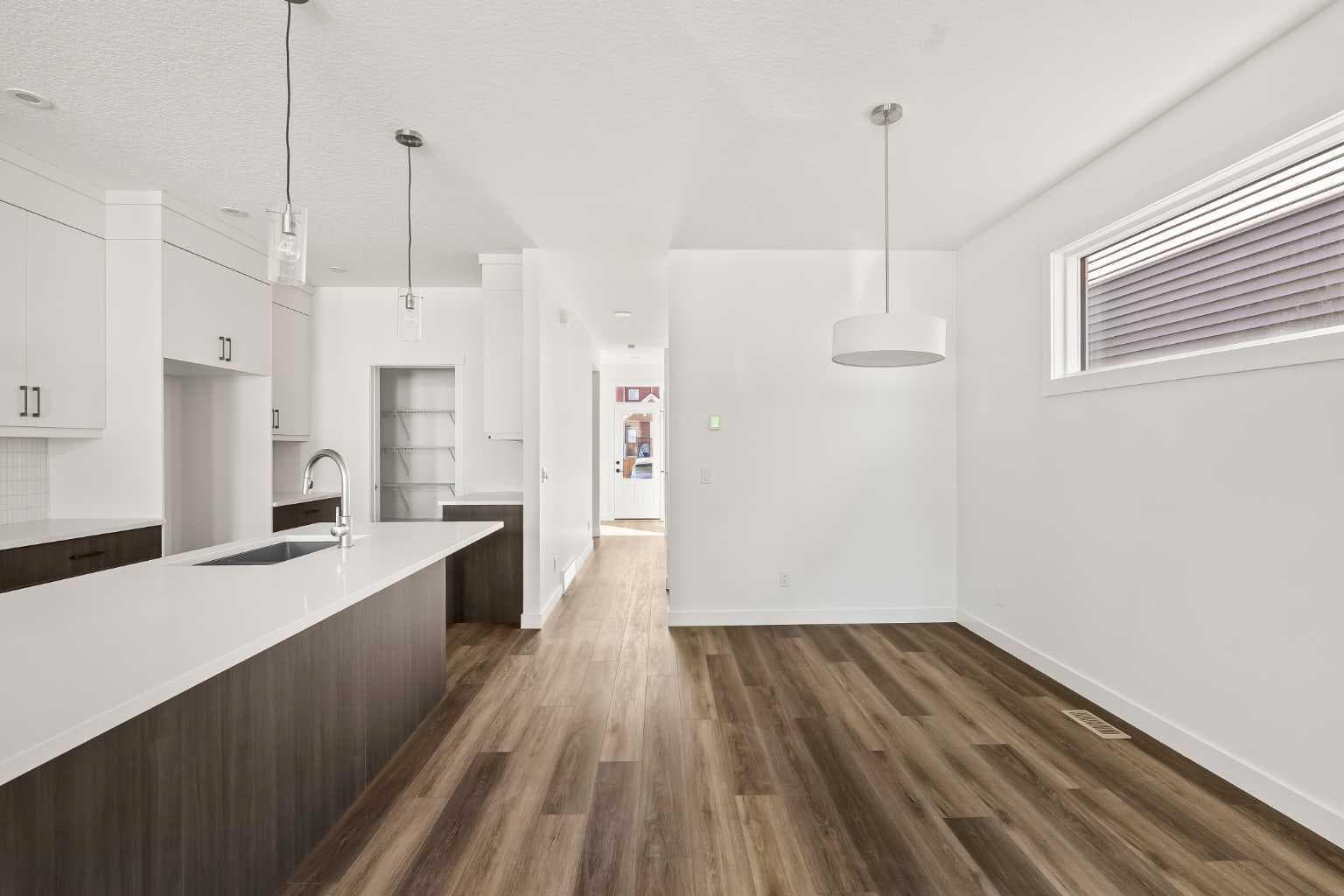 1133 Chinook Gate Bay SW