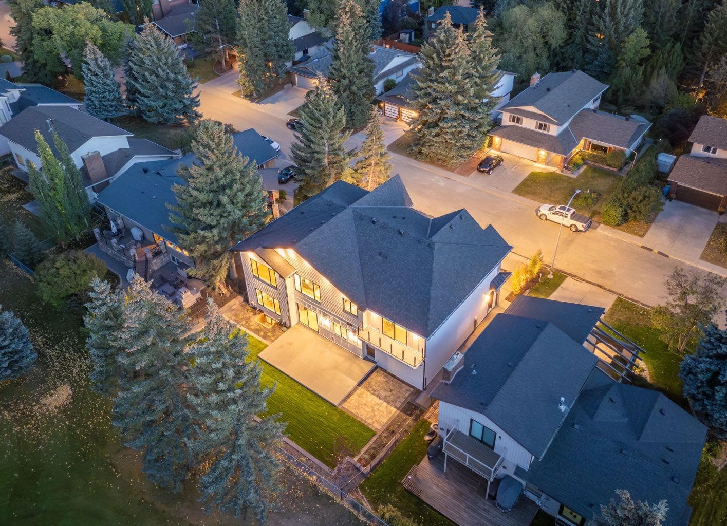 620 Varsity Estates Crescent NW