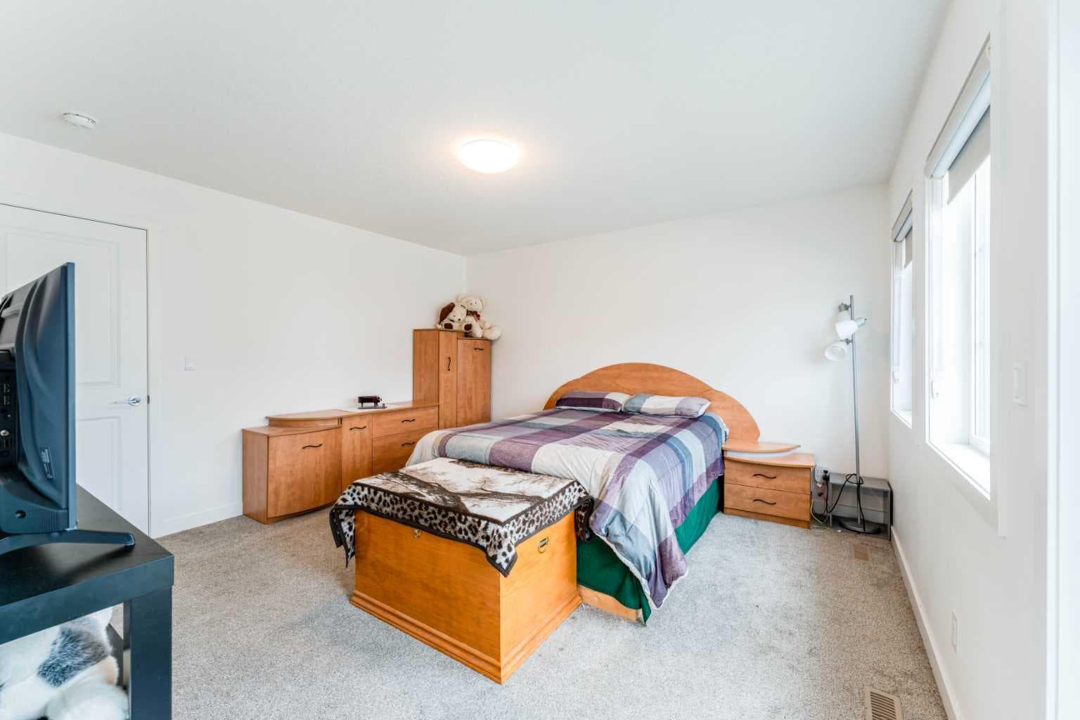 317 Baneberry Way SW