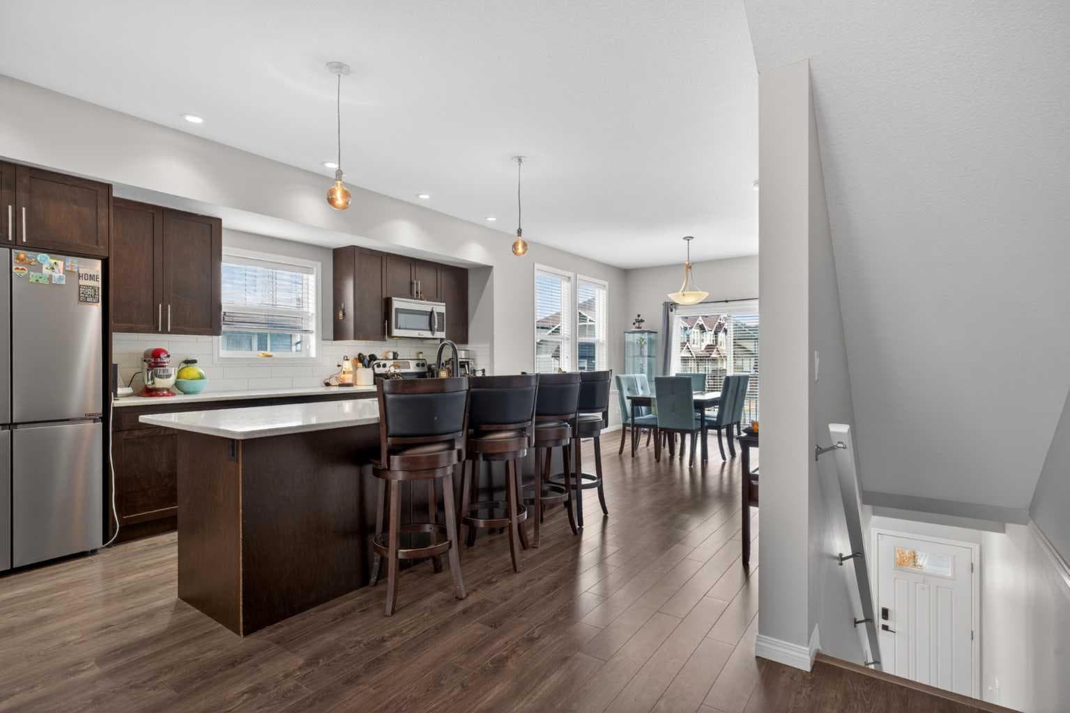 1601, 280 Williamstown Close NW