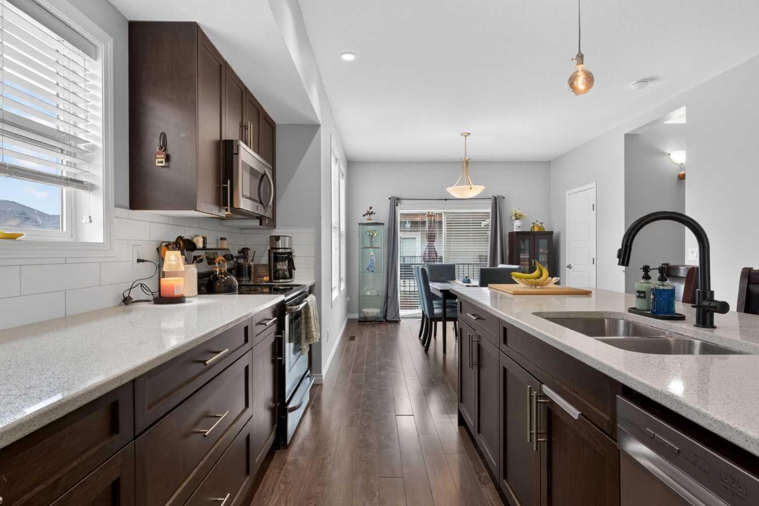 1601, 280 Williamstown Close NW