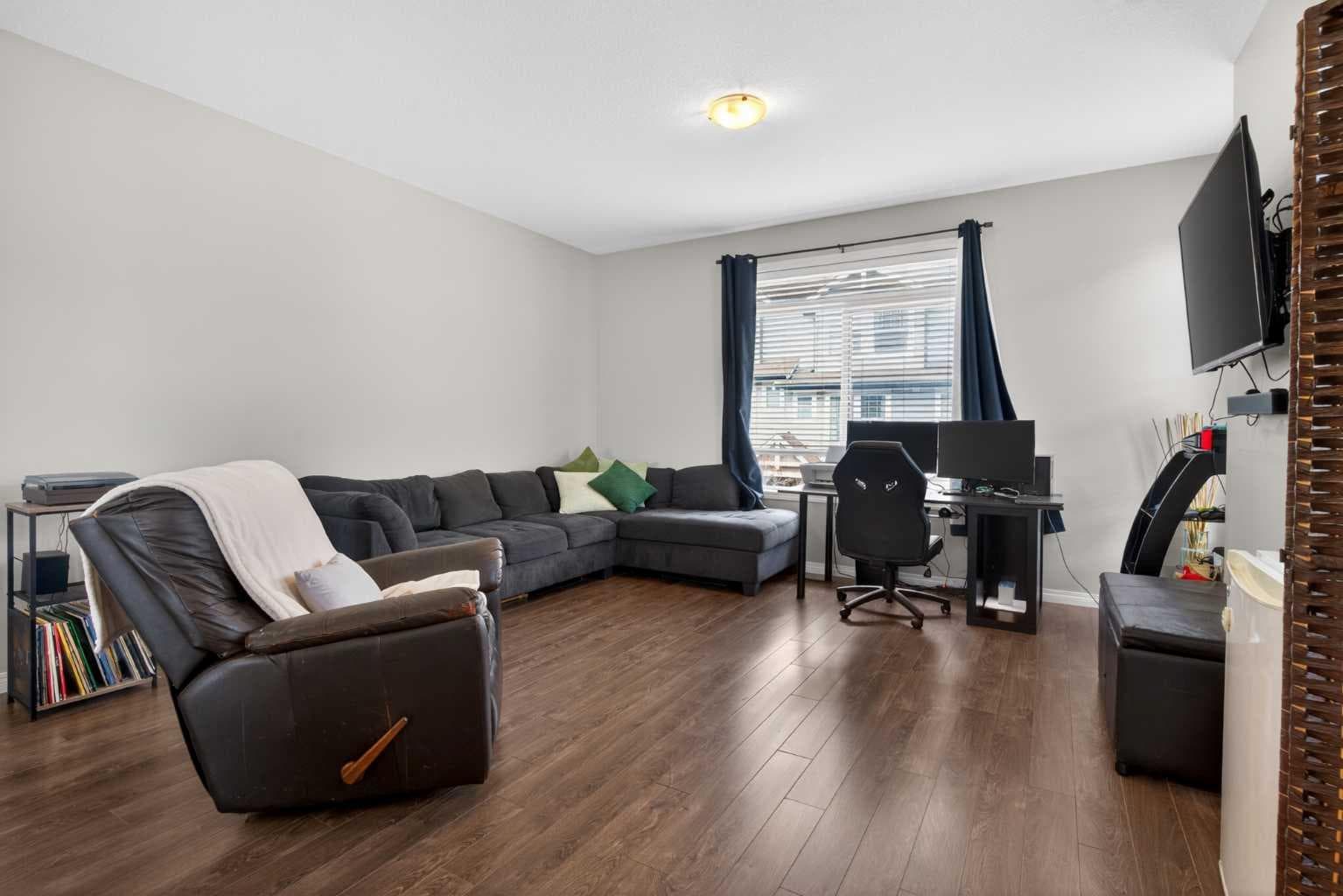 1601, 280 Williamstown Close NW
