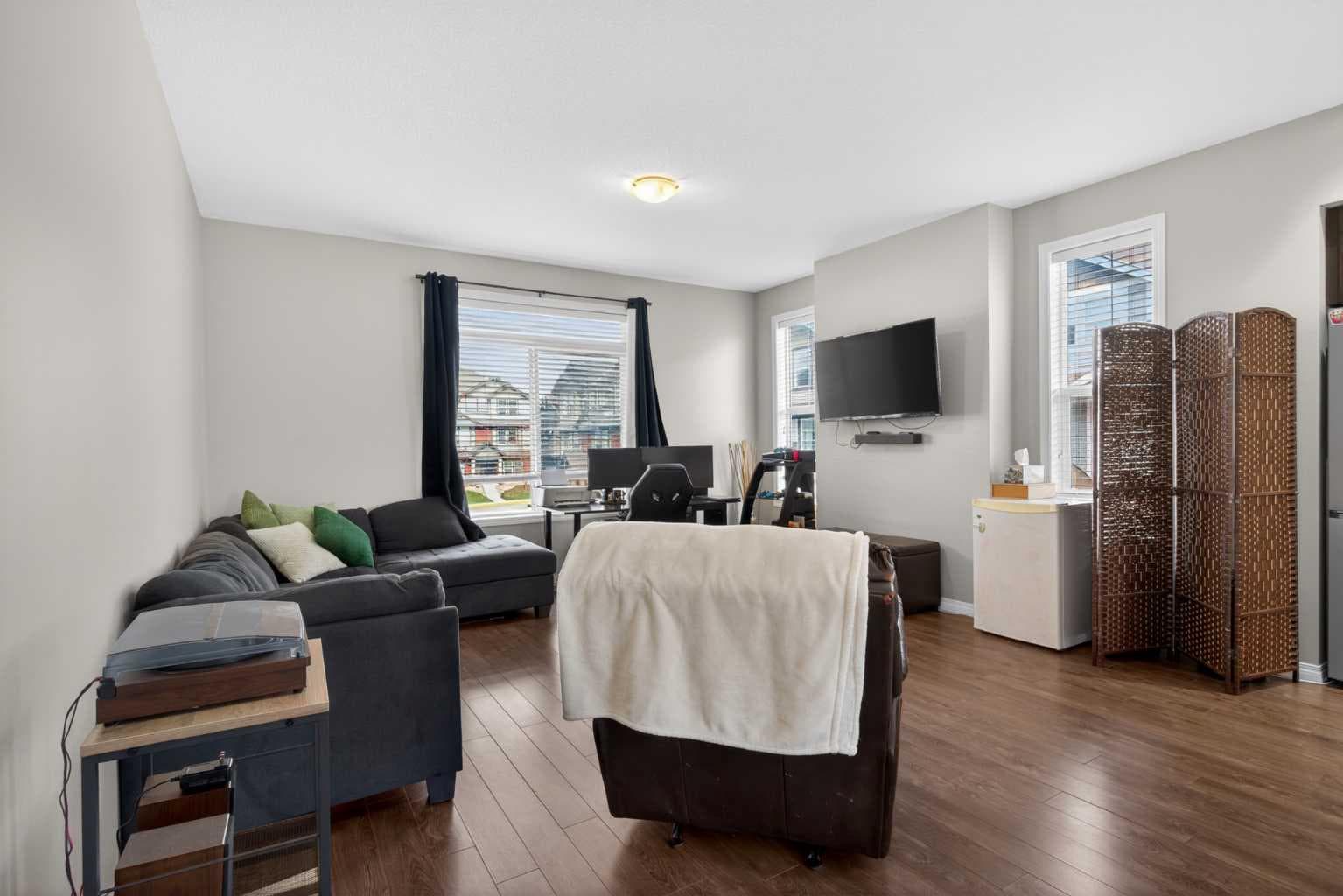 1601, 280 Williamstown Close NW
