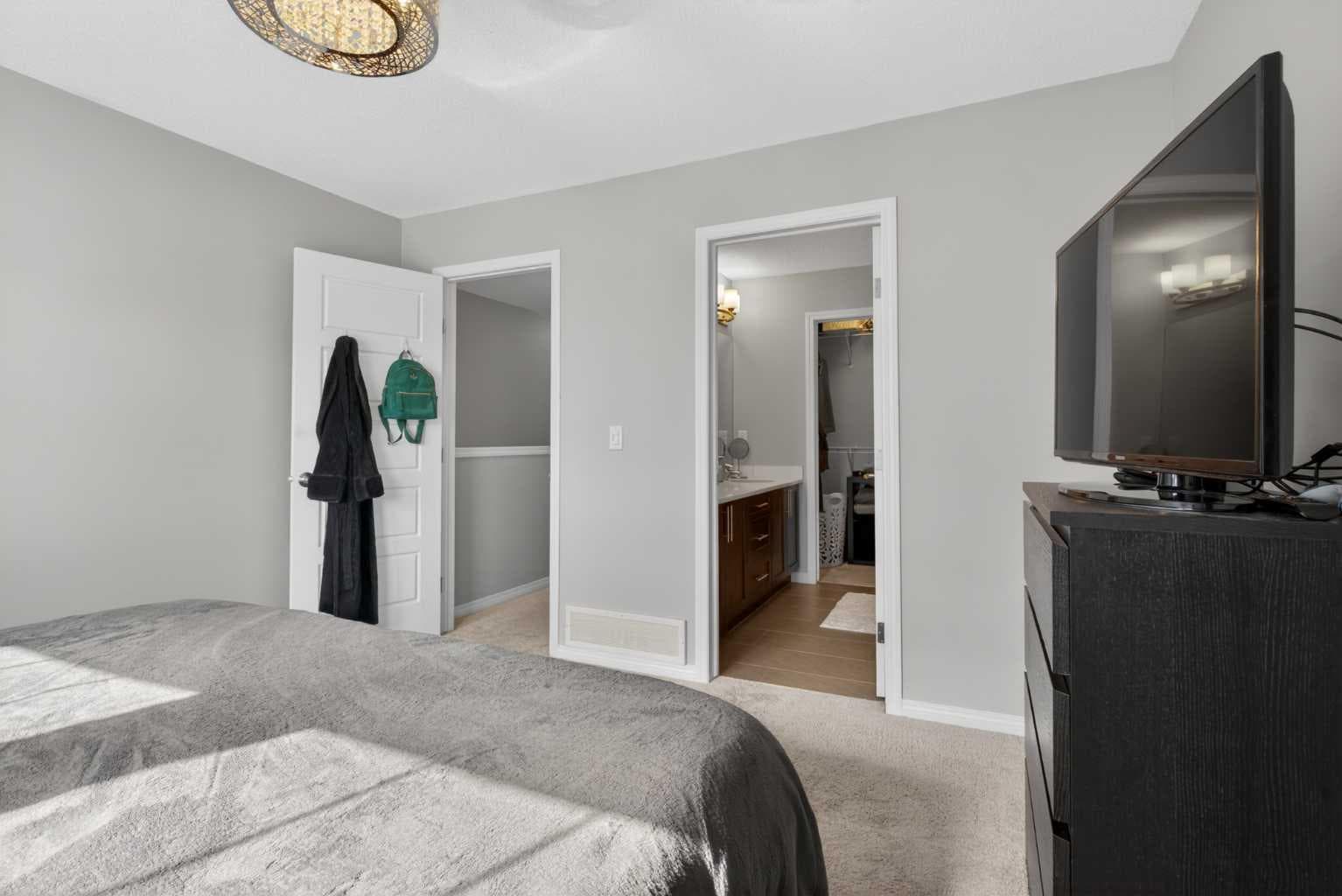 1601, 280 Williamstown Close NW