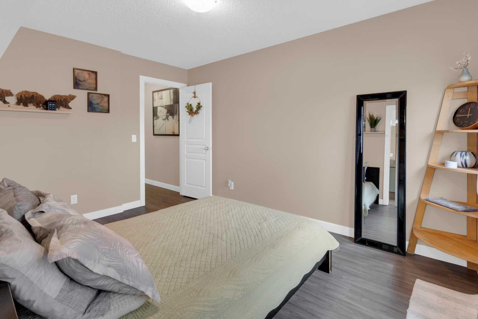 17, 28 Heritage Drive 