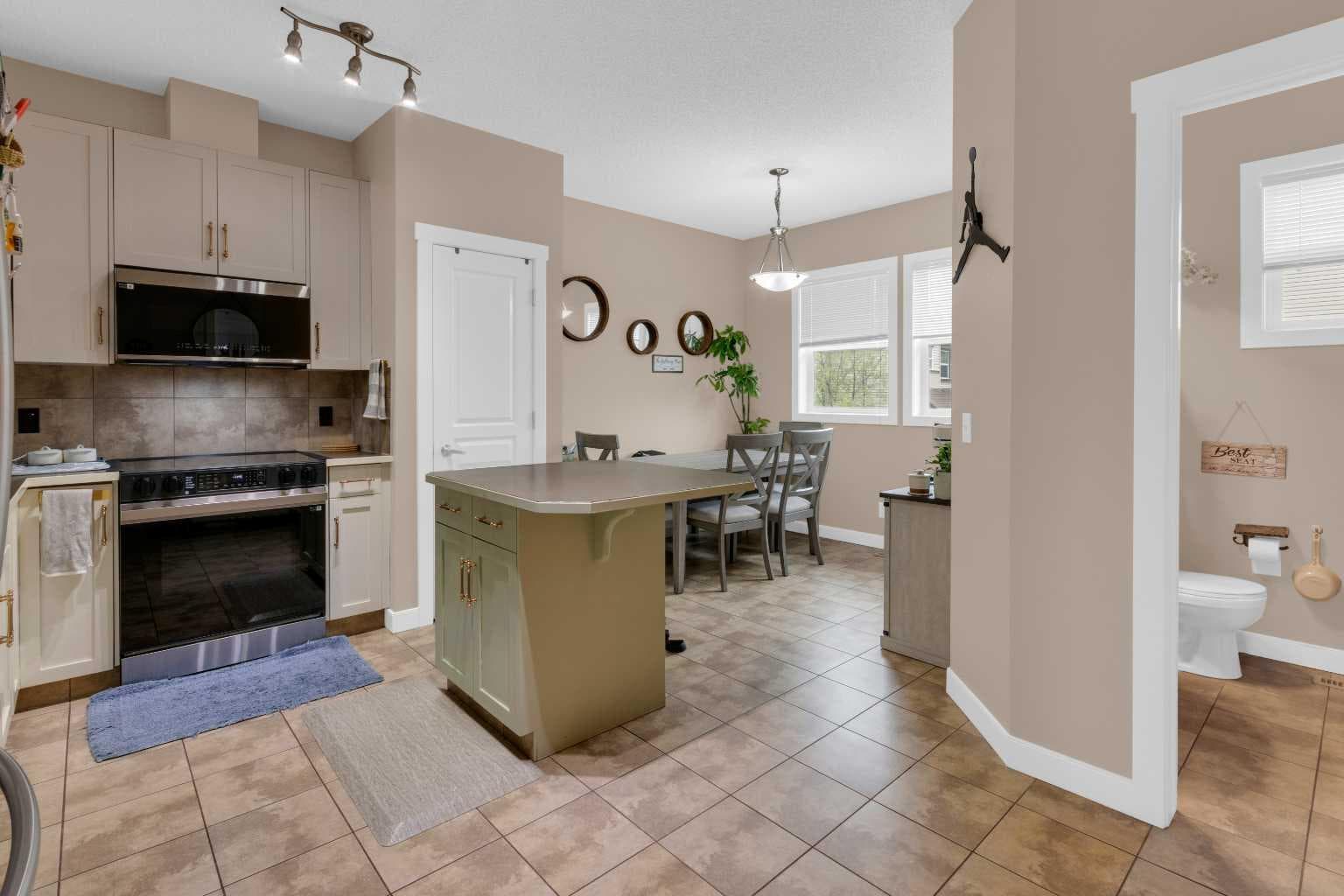 17, 28 Heritage Drive 