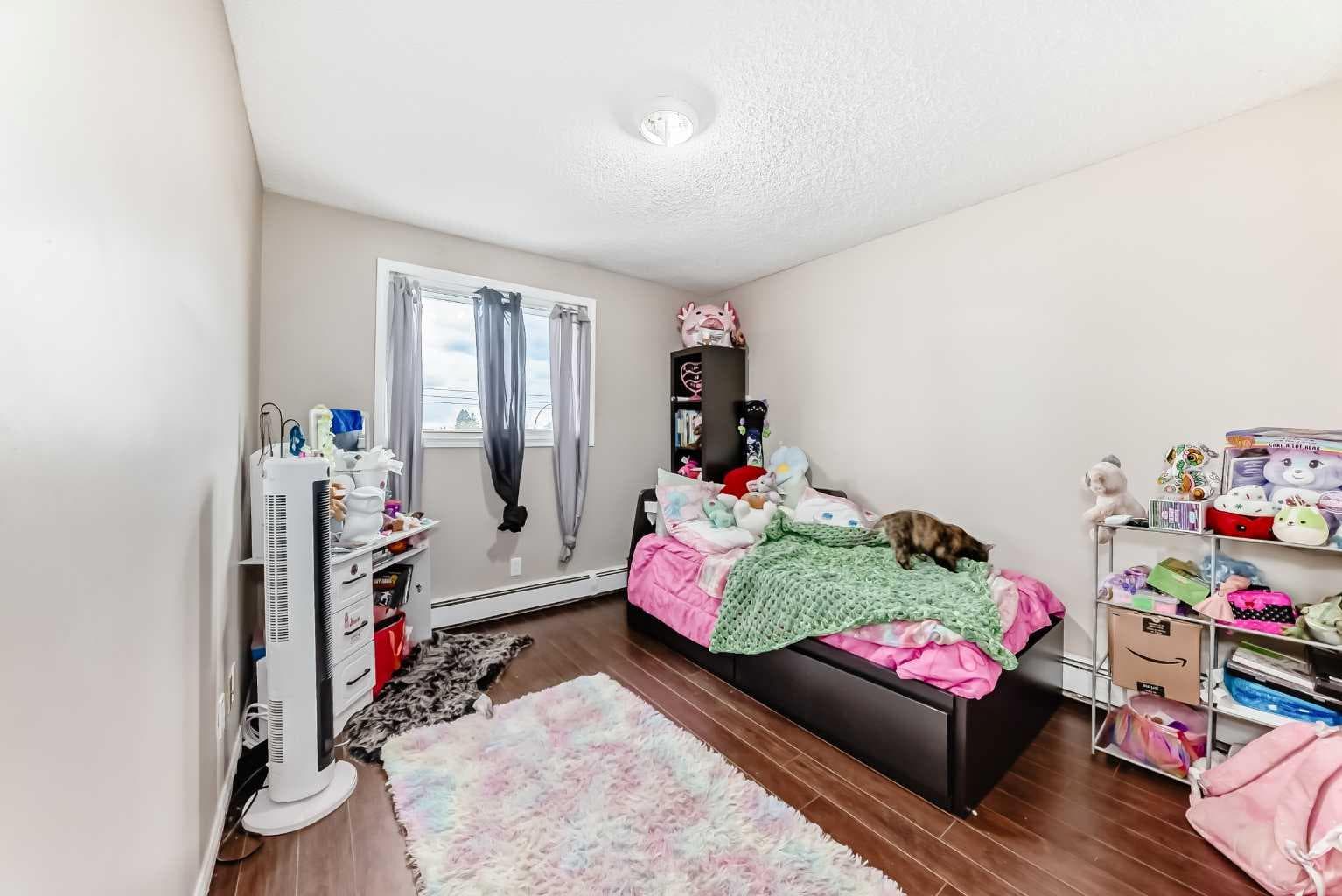 1-6, 8 Huntley Close NE