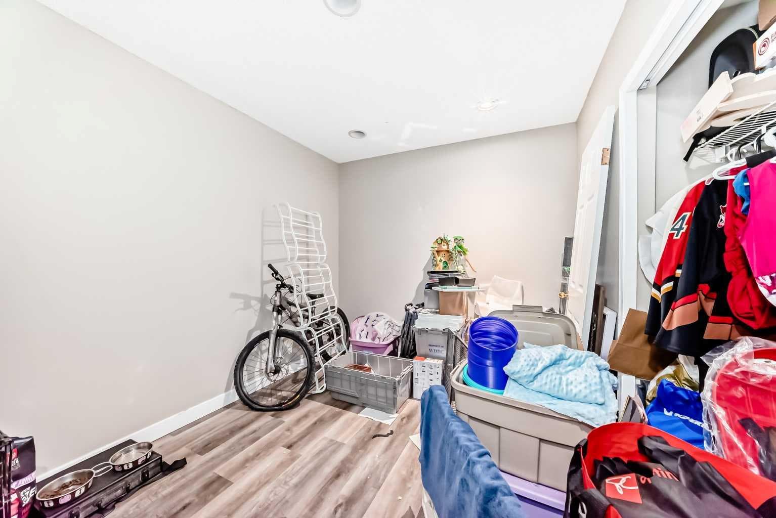 1-6, 8 Huntley Close NE