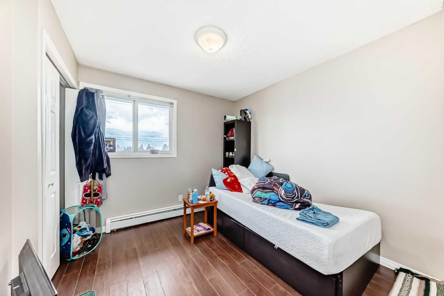1-6, 8 Huntley Close NE