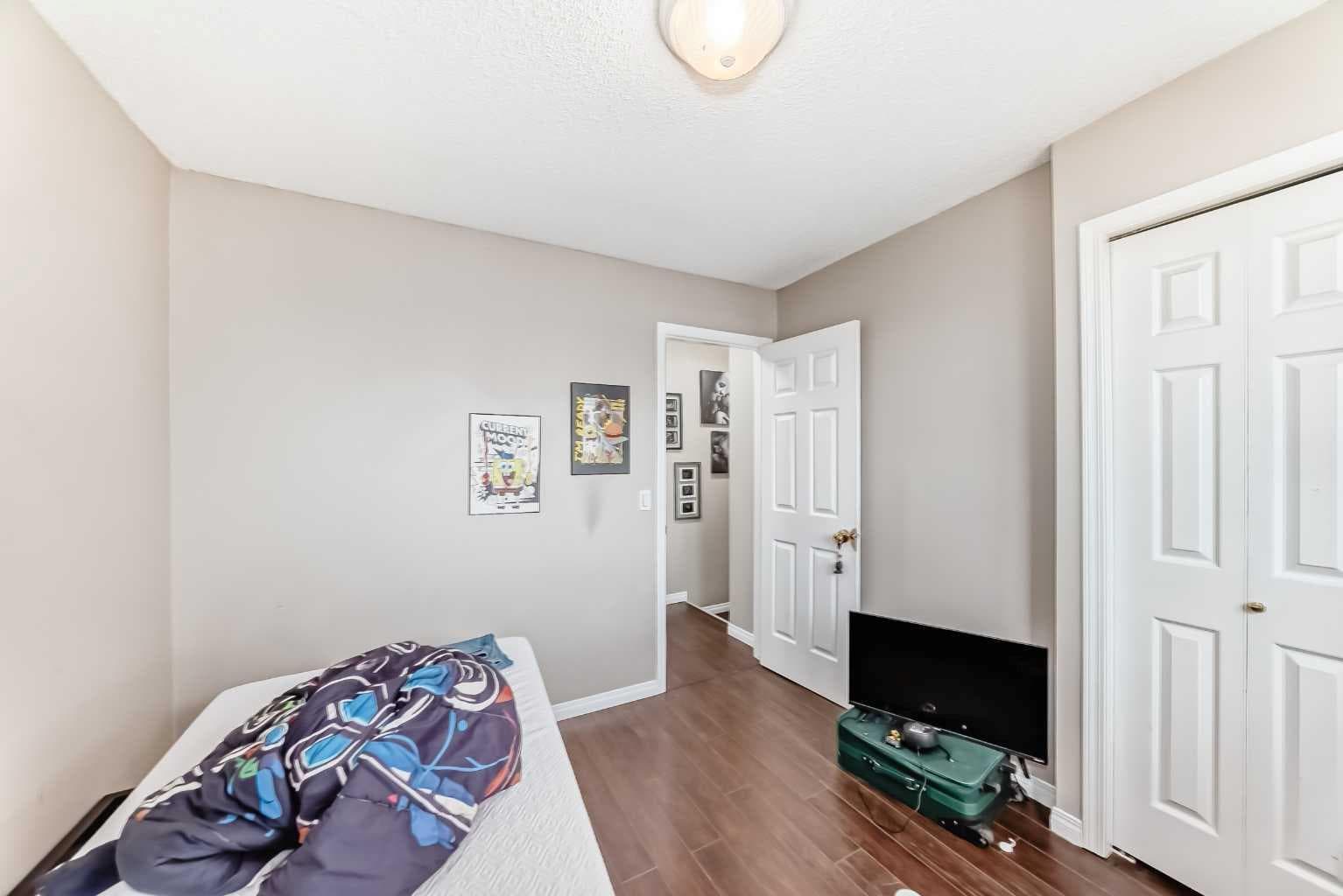 1-6, 8 Huntley Close NE