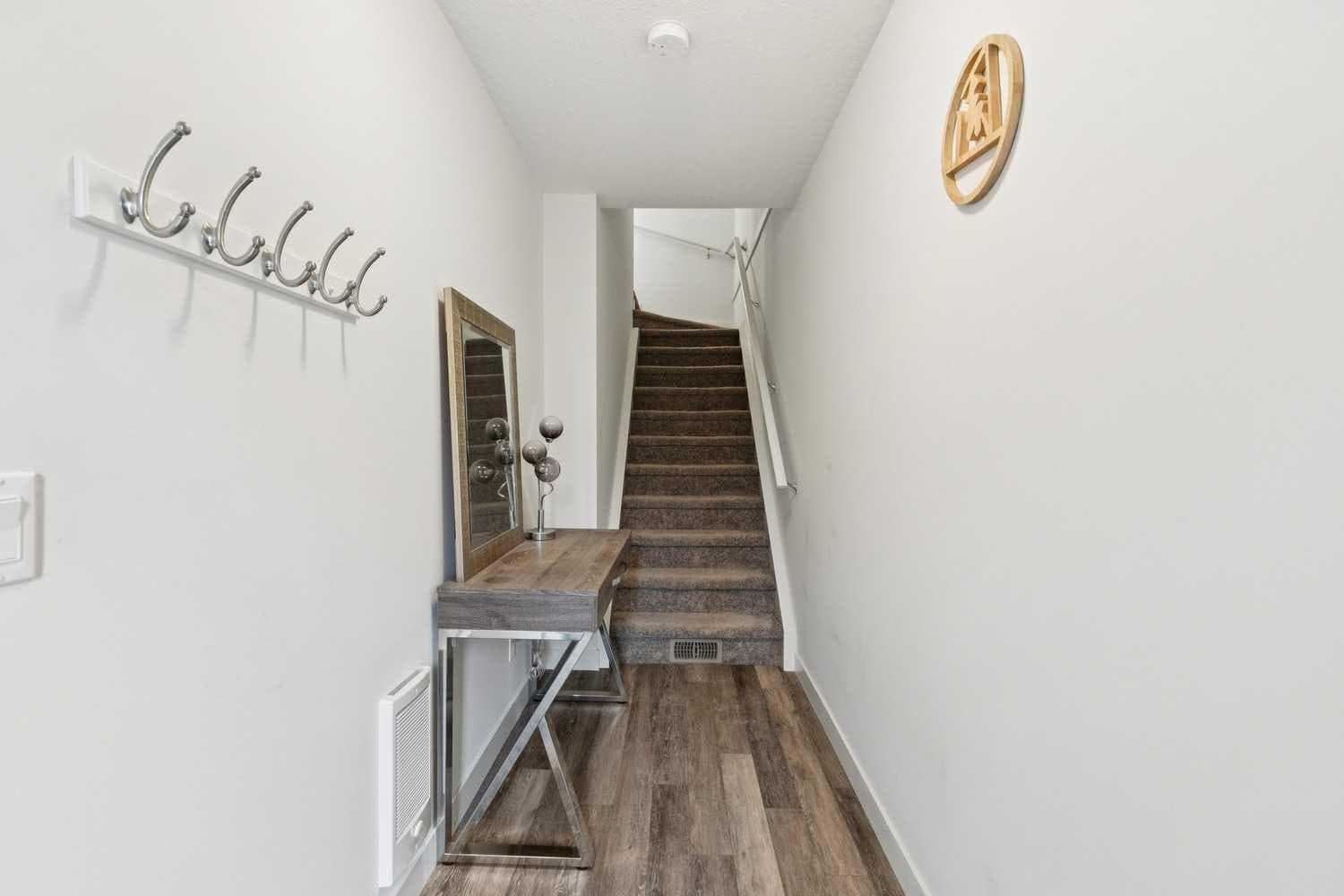 108, 11 Evanscrest Mews NW
