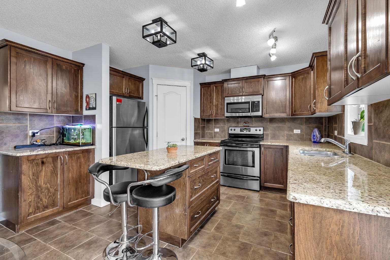 6004, 2370 Bayside Road SW