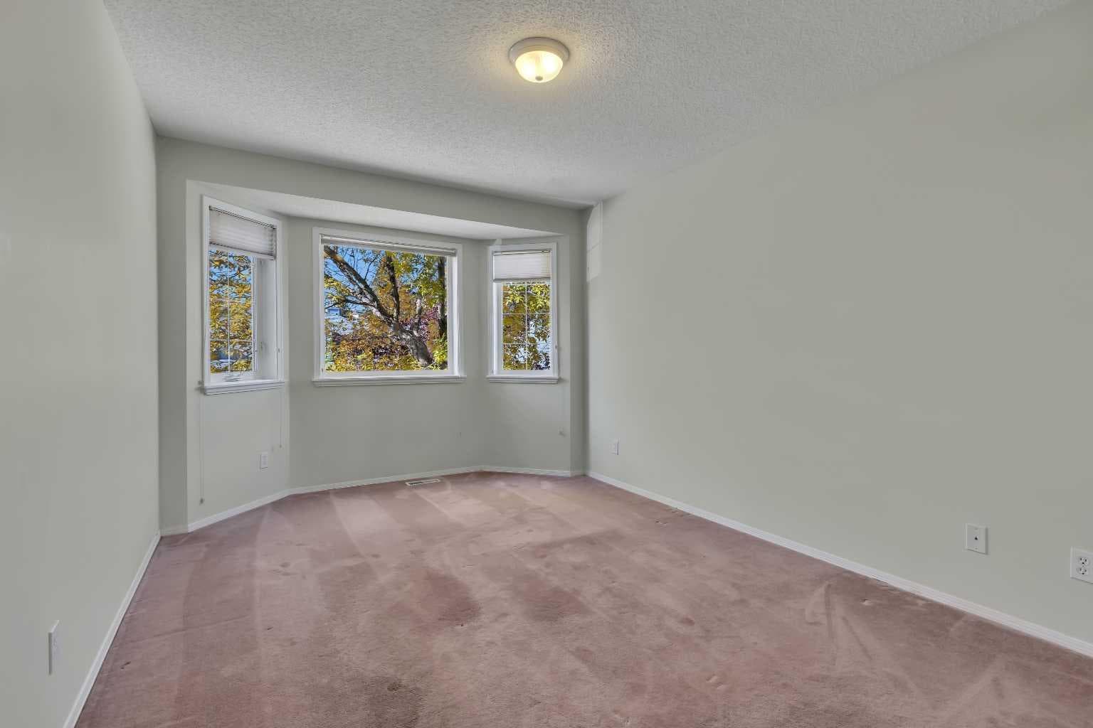 140 Valley Ridge Heights NW
