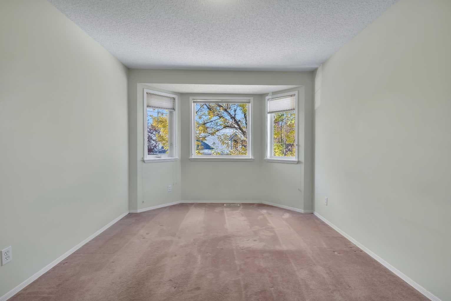 140 Valley Ridge Heights NW