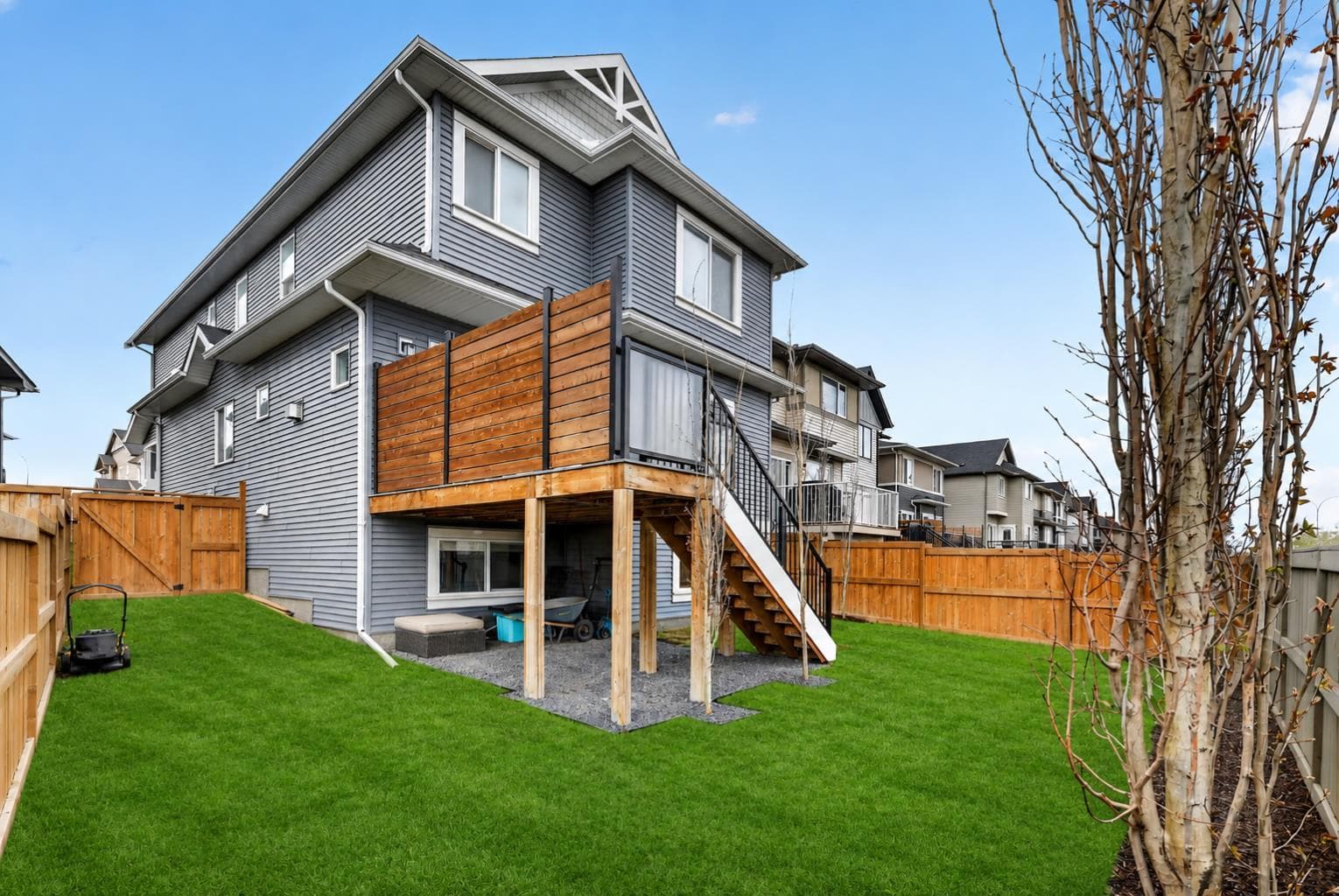 652 Reynolds Crescent SW