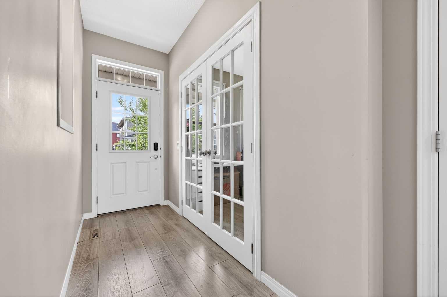 293 Windrow Crescent SW