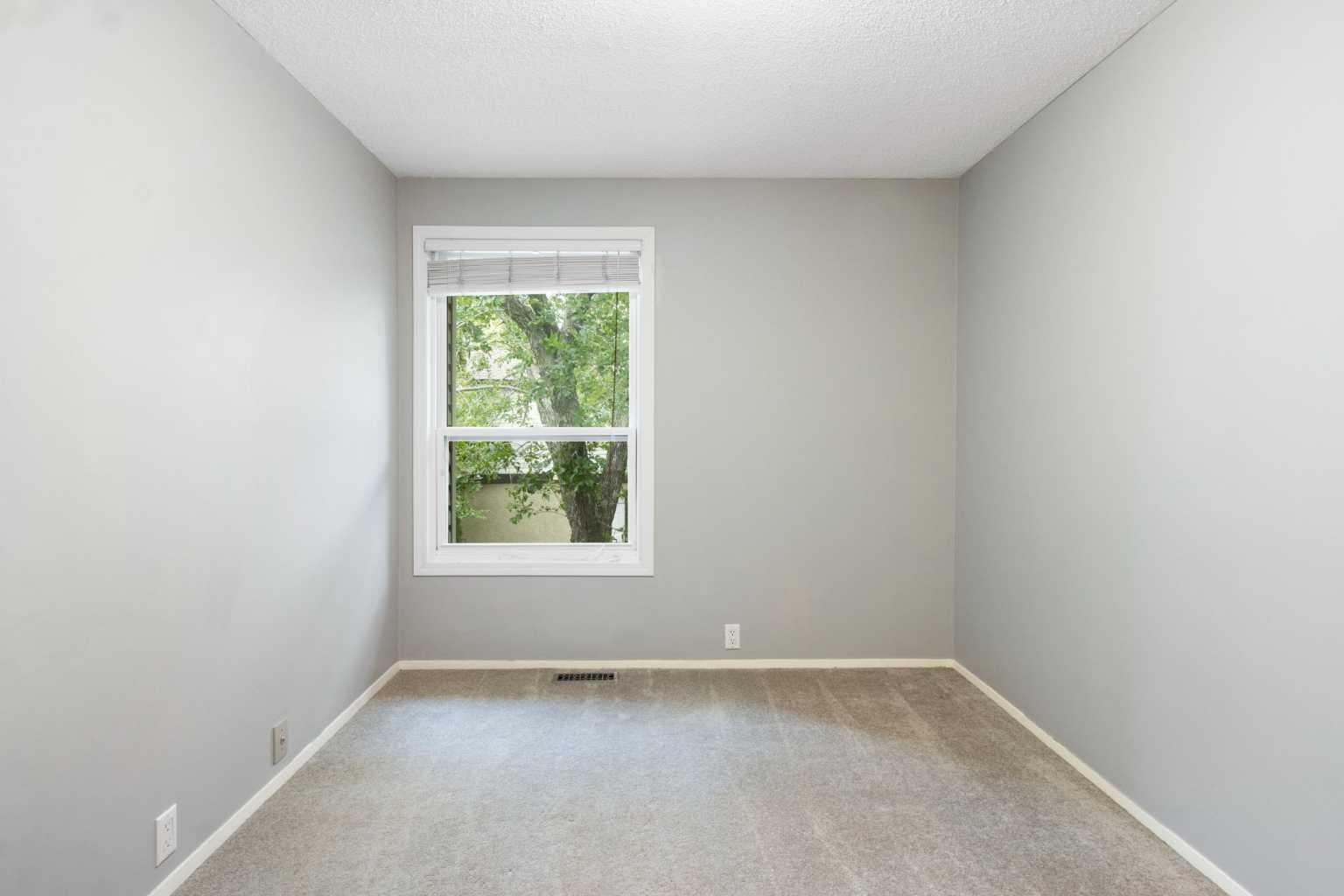 92, 630 Sabrina Road SW