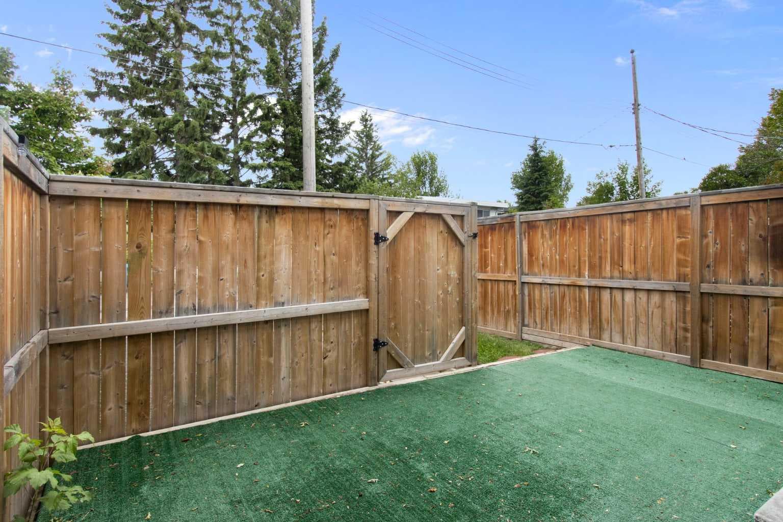 92, 630 Sabrina Road SW