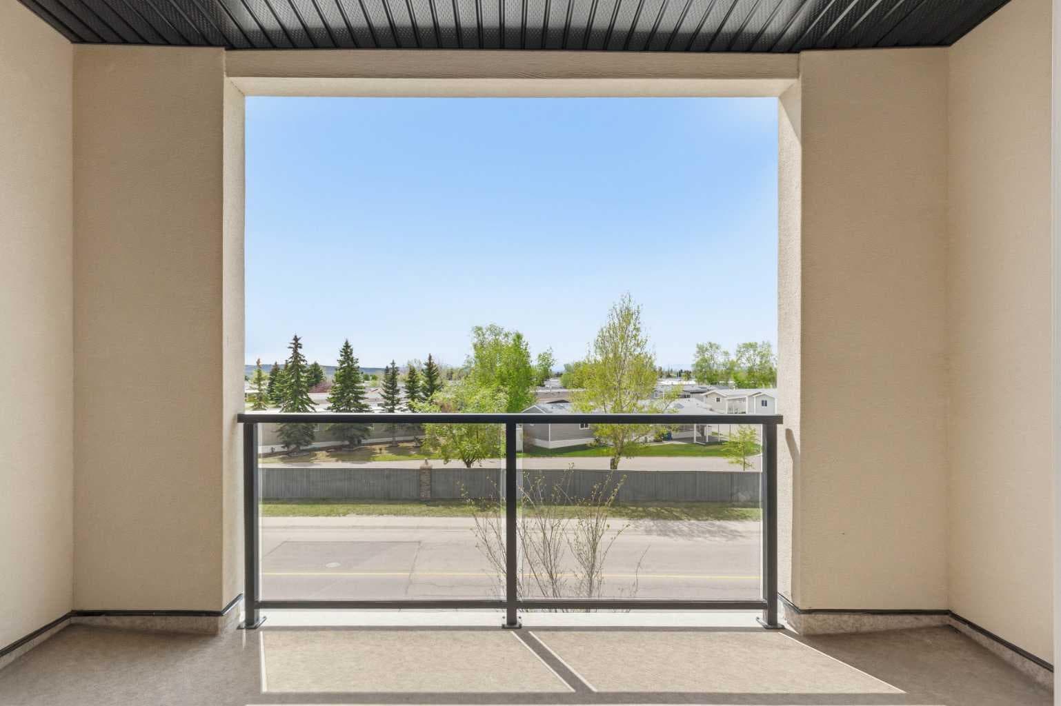 1306, 81 Arbour Lake View NW