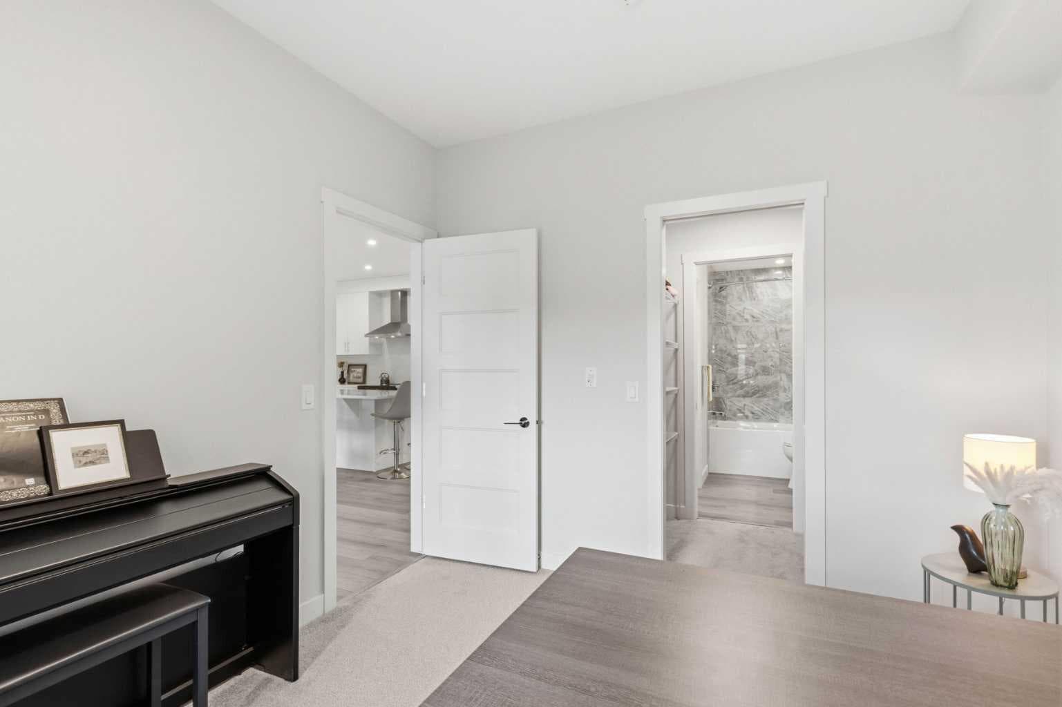 1306, 81 Arbour Lake View NW