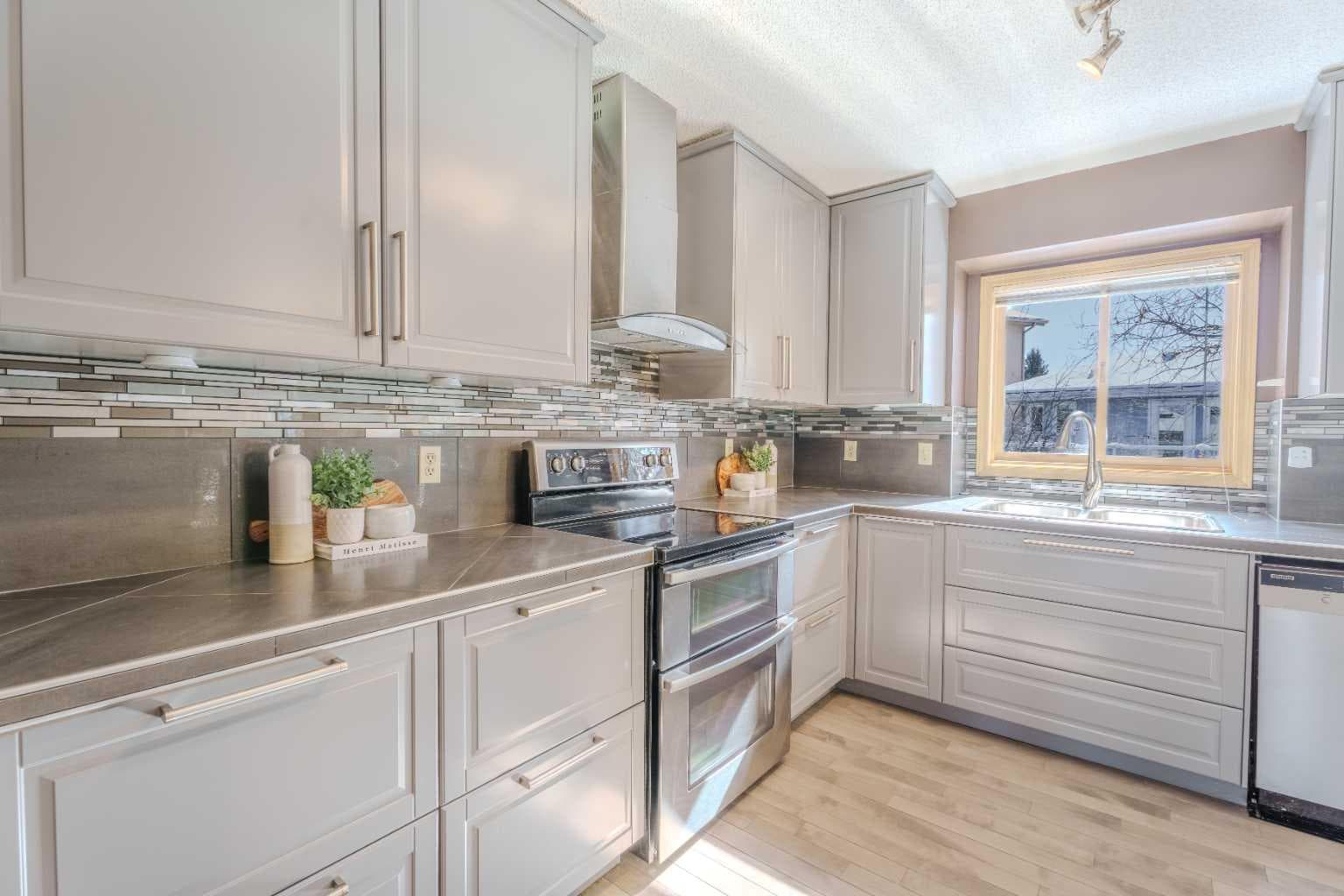 135 Canterbury Court SW