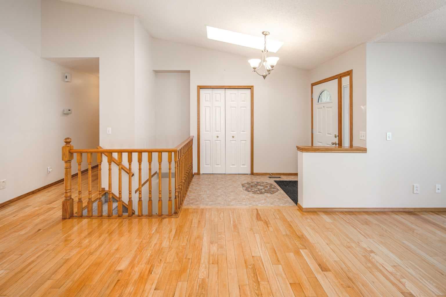 149 Sceptre Court NW