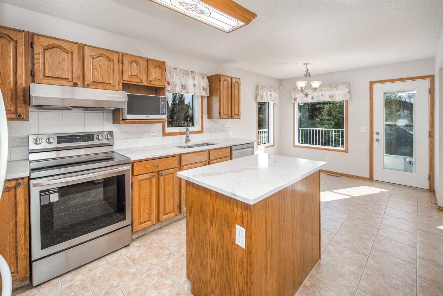 149 Sceptre Court NW