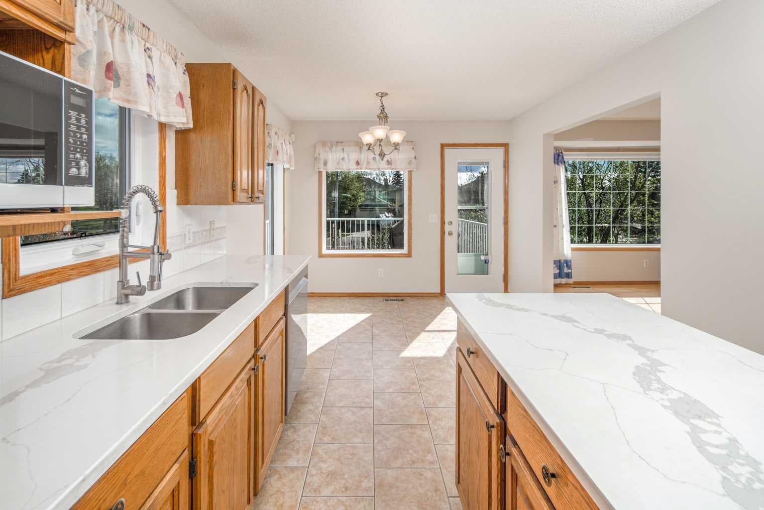 149 Sceptre Court NW