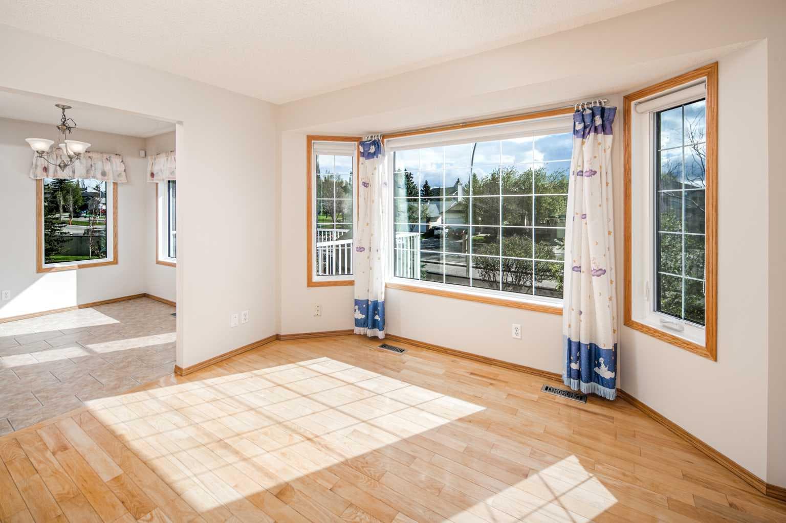 149 Sceptre Court NW