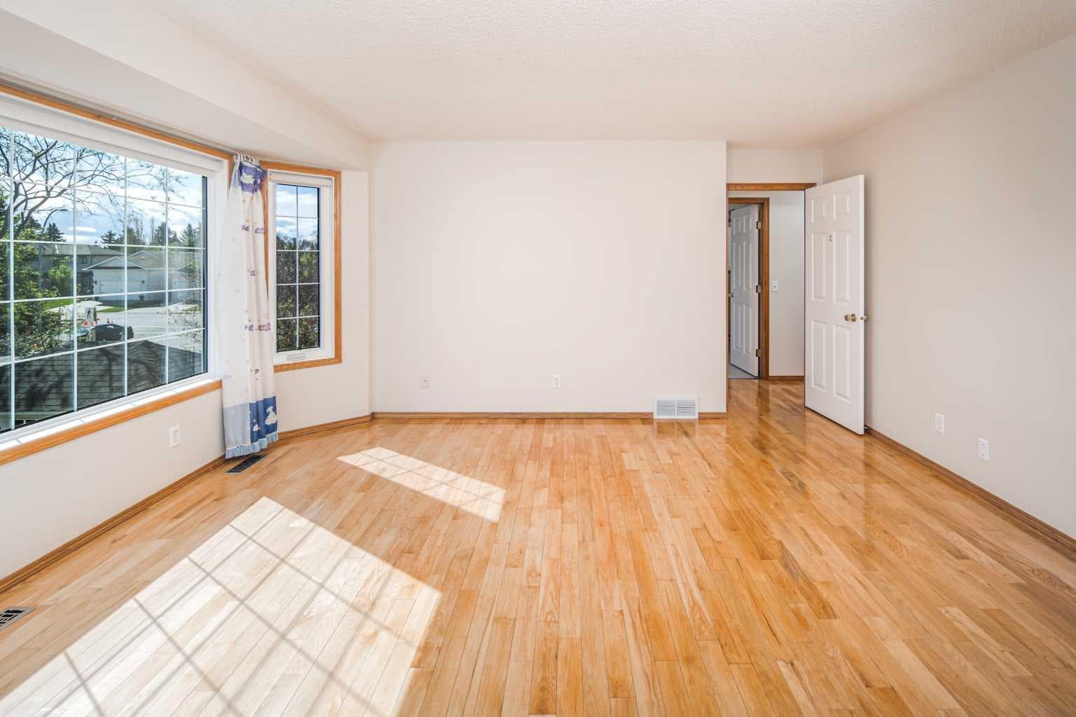 149 Sceptre Court NW