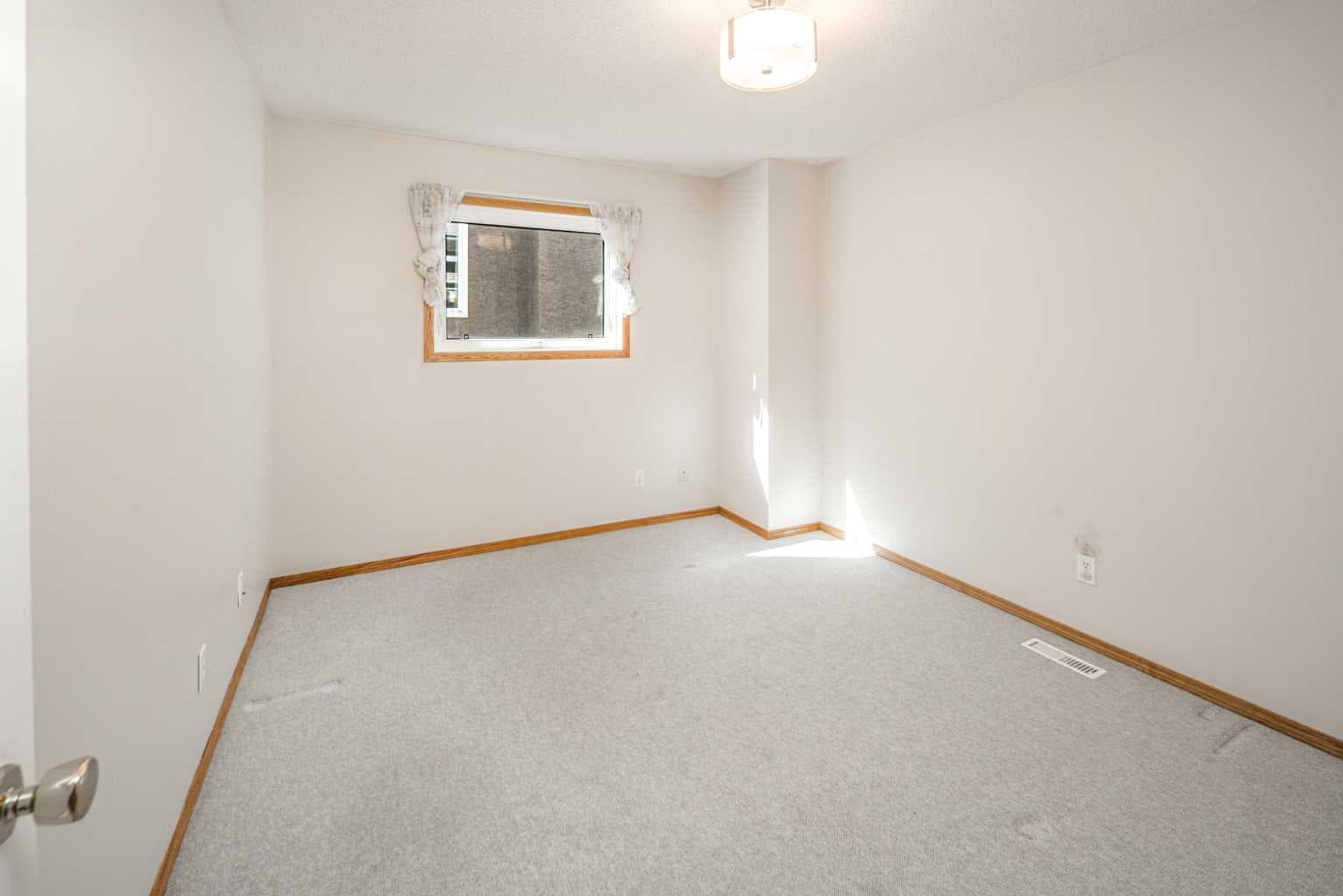 149 Sceptre Court NW