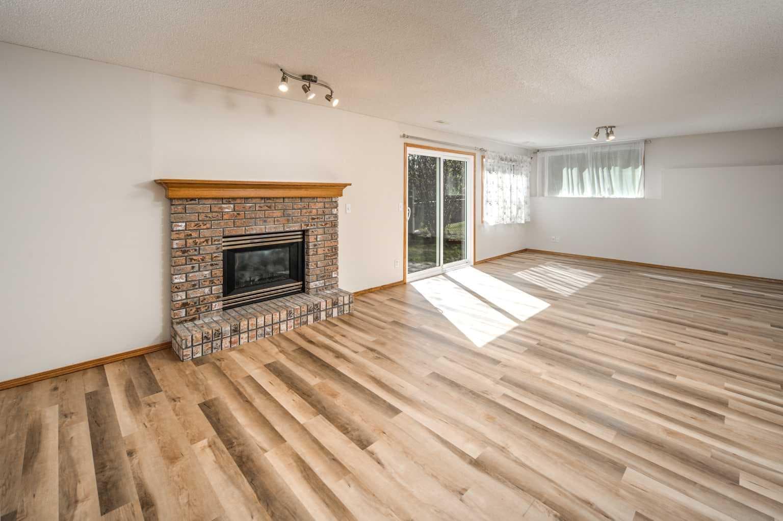 149 Sceptre Court NW
