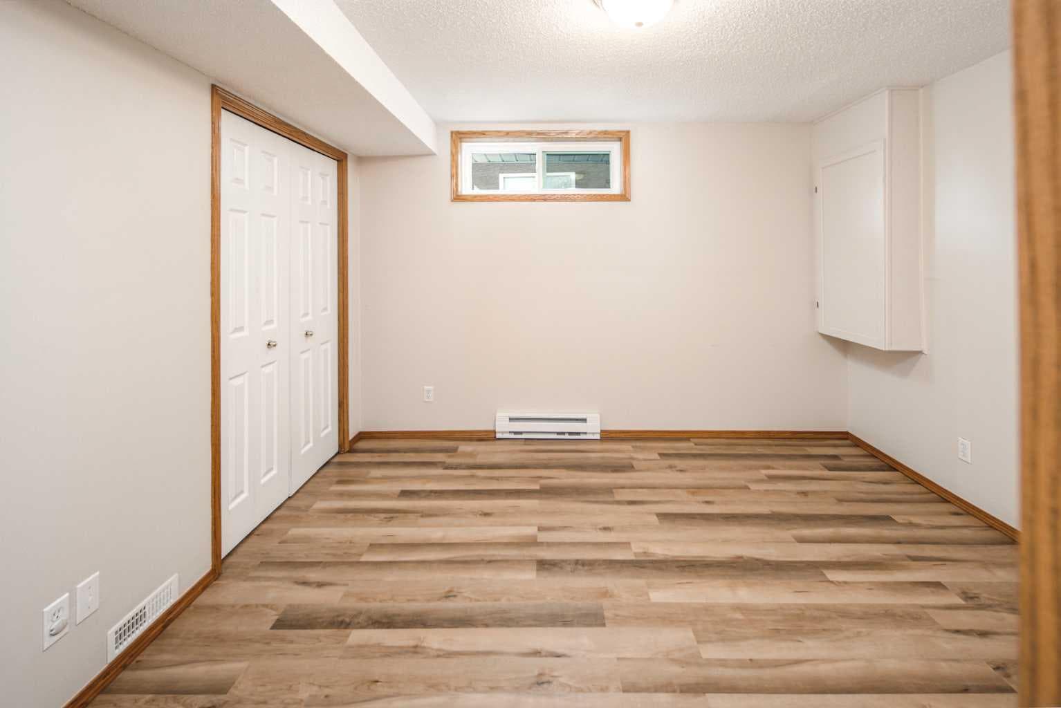 149 Sceptre Court NW