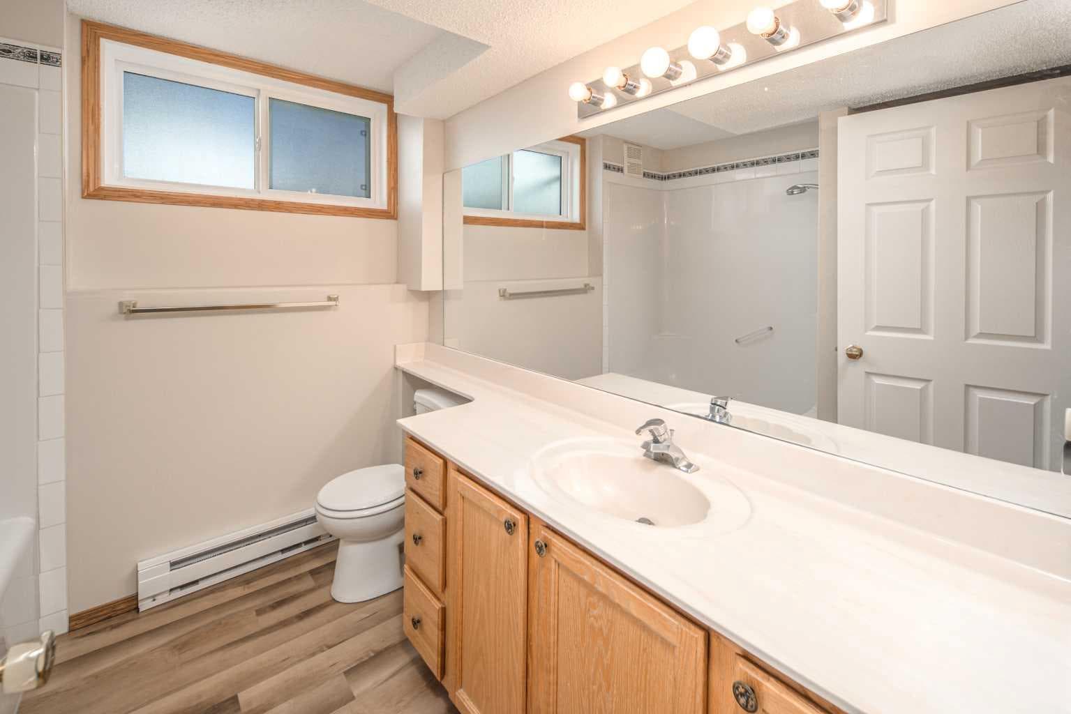 149 Sceptre Court NW