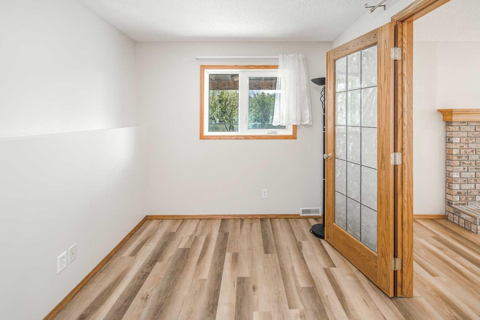149 Sceptre Court NW