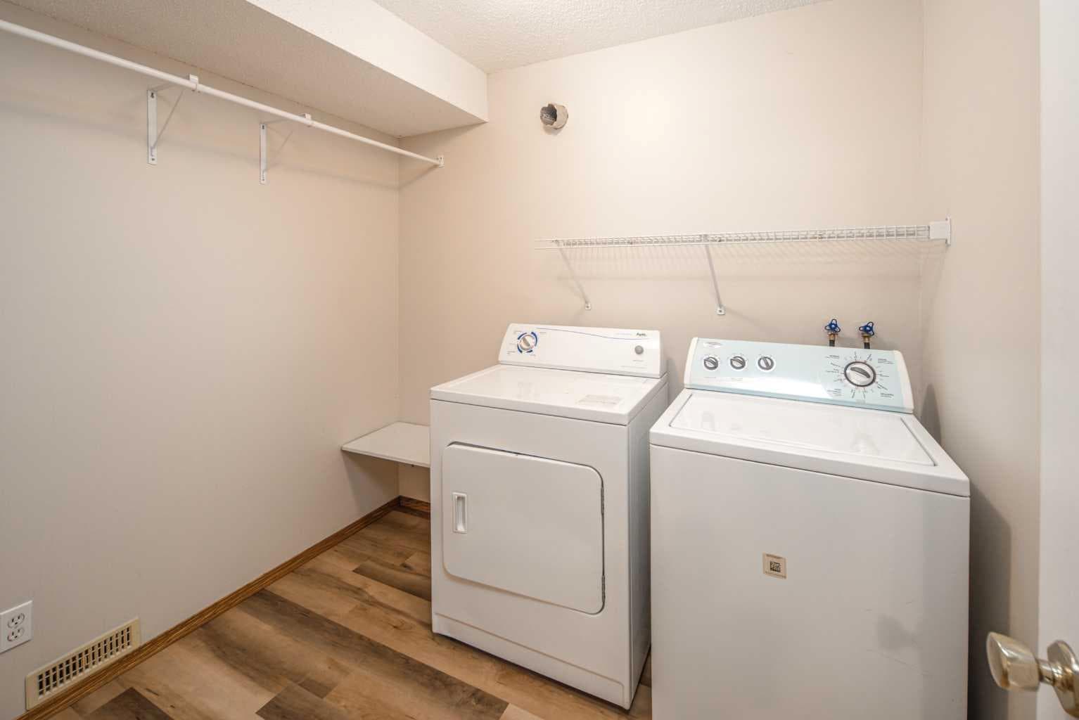 149 Sceptre Court NW