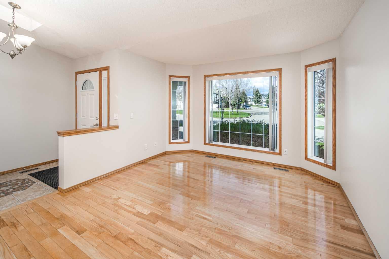 149 Sceptre Court NW