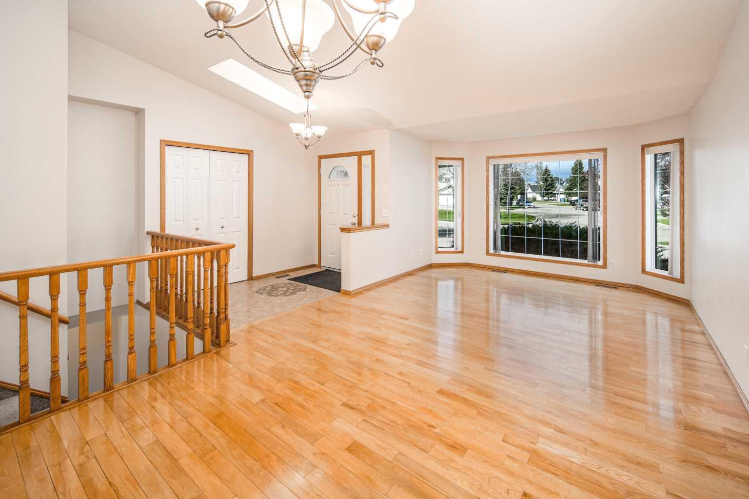 149 Sceptre Court NW