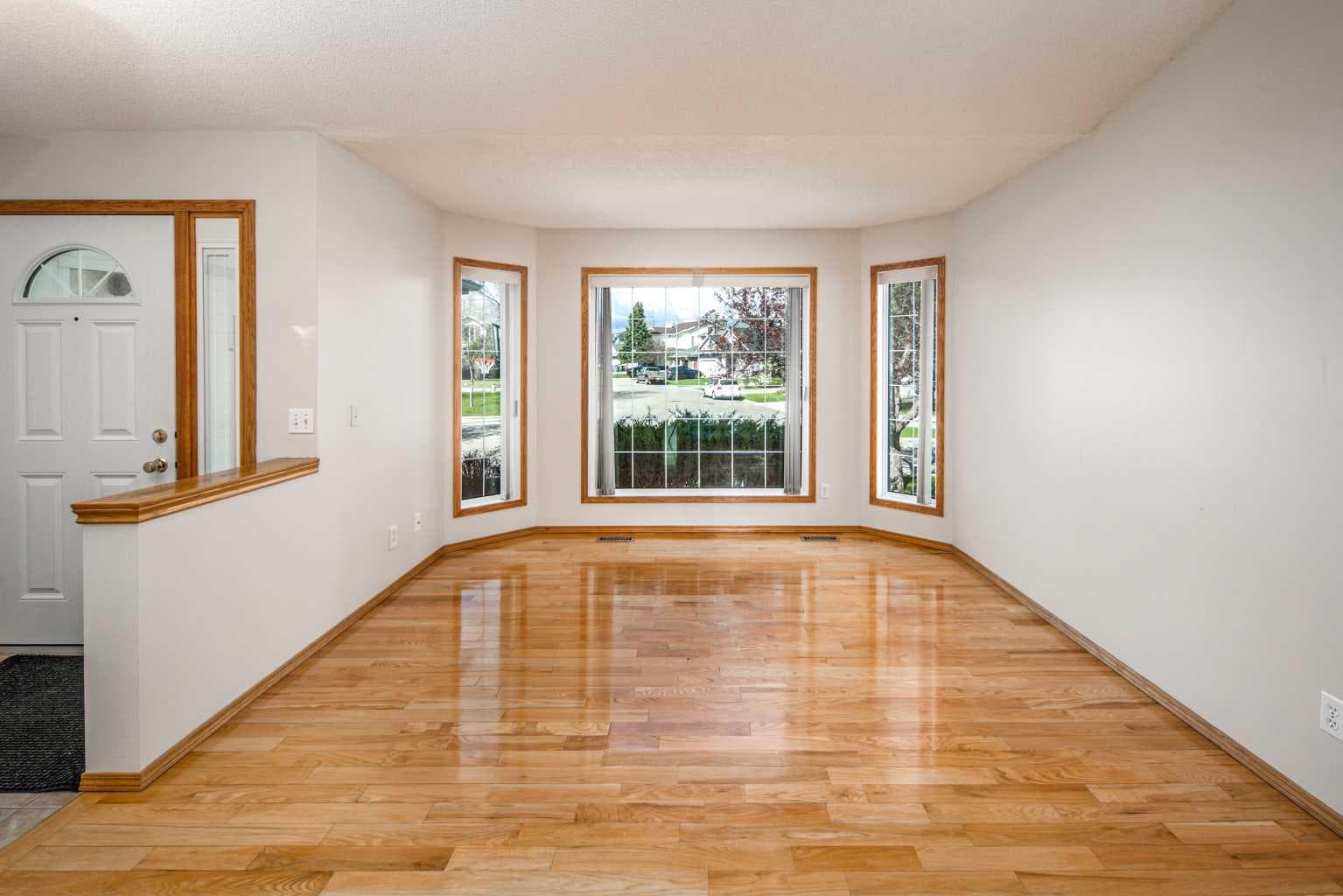 149 Sceptre Court NW