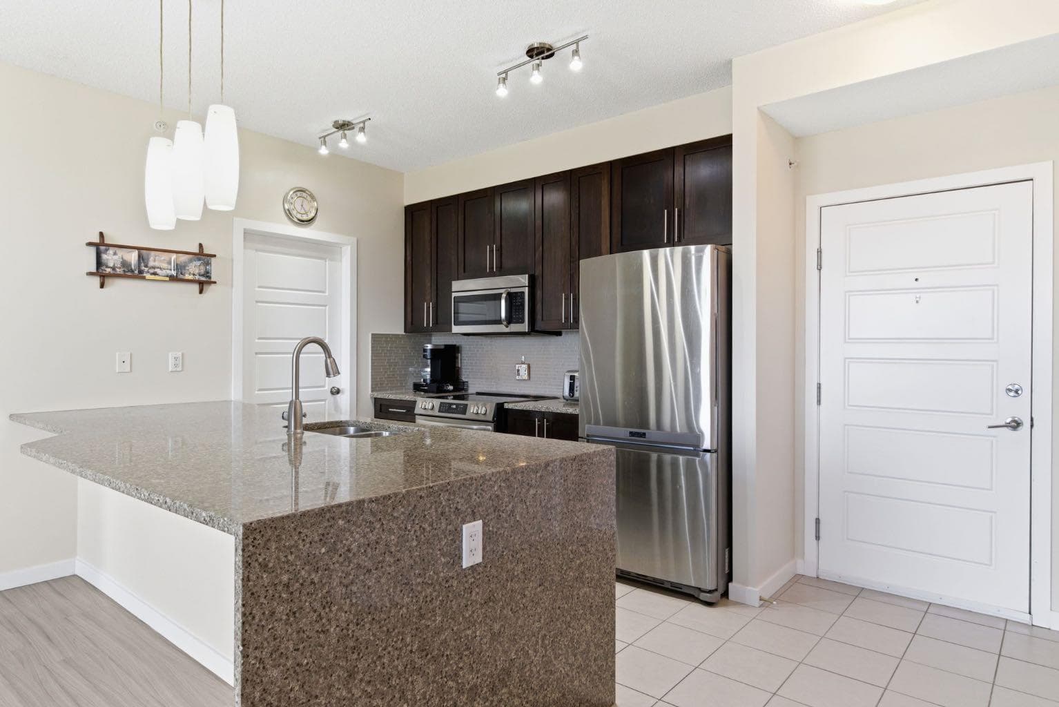 408, 207 Sunset Drive 