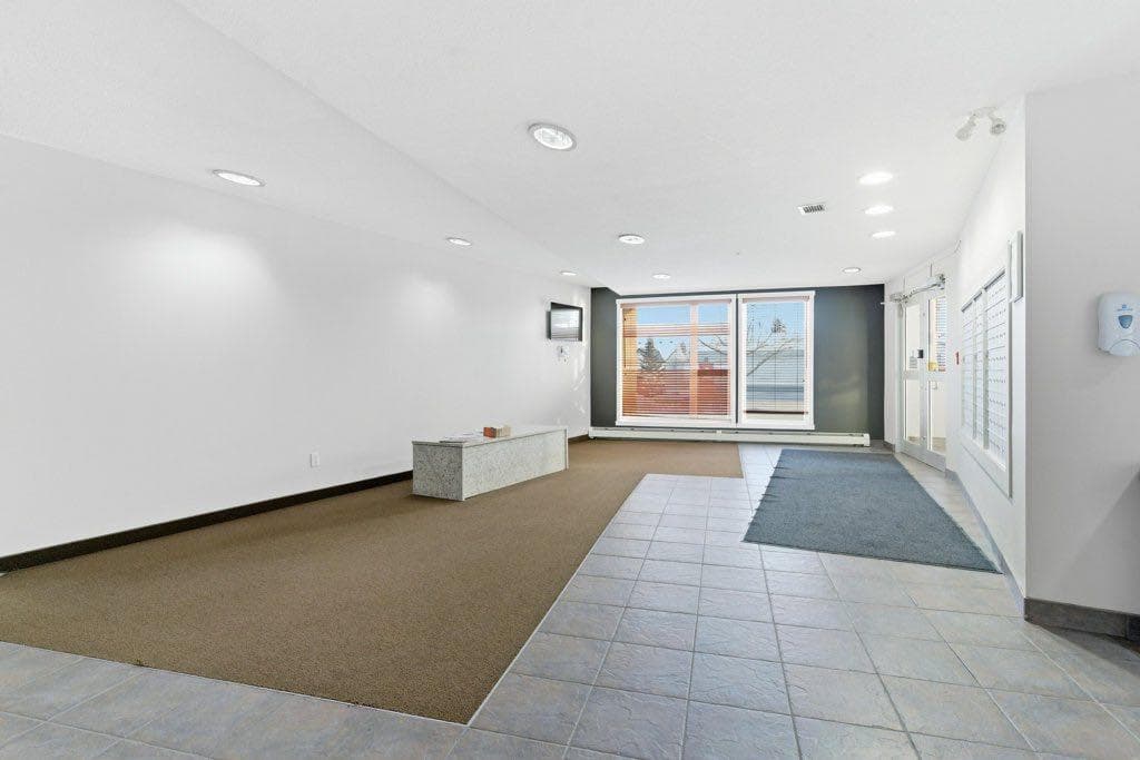 210, 69 Springborough Court SW