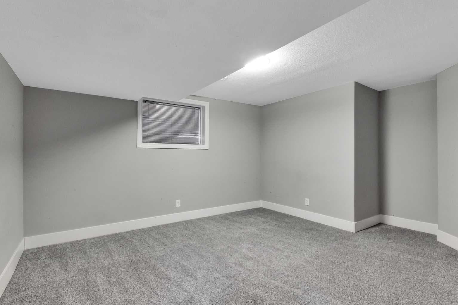 197 Royal Crest View NW