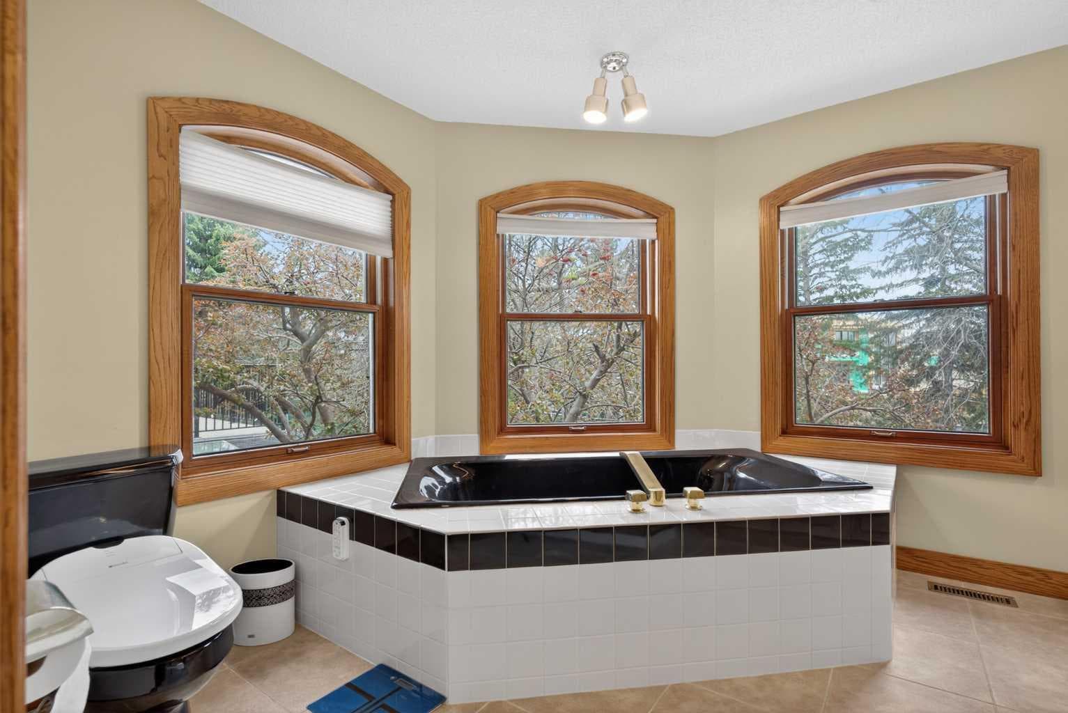 935 Shawnee Drive SW